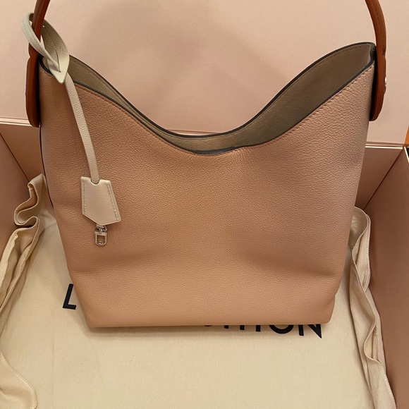 COPY - Louis Vuitton-Lockme Hobo AUTHENTIC - Picture 6 of 17